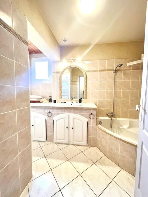 Appartement Proche Aeroport Marseille Marignane - Studio Confortable - Logement Ideal - Hebergement Tout Equipe Rognac Eksteriør billede